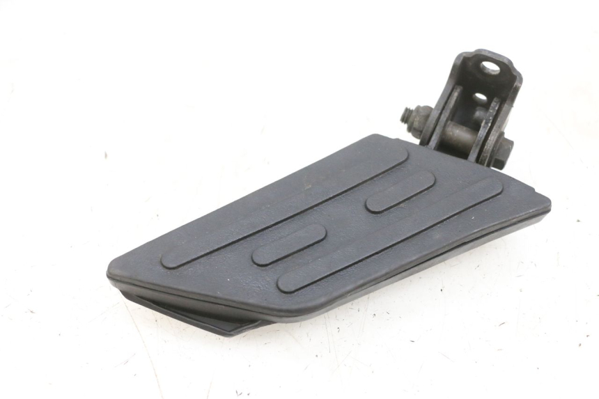 photo de ACHTERSTE RECHTER VOETSTEUN PEUGEOT KISBEE 4T 50 (2010 - 2017) - Hoofdaanzicht