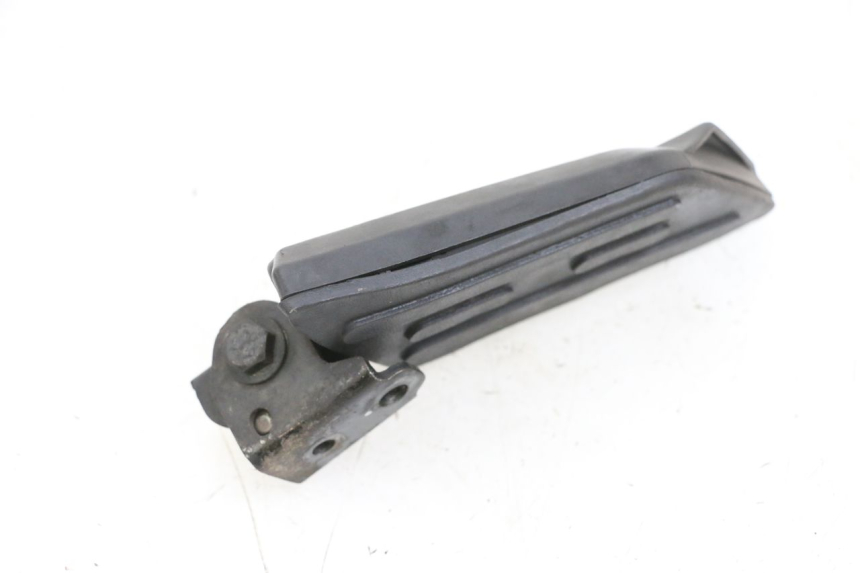 photo de ACHTERSTE RECHTER VOETSTEUN PEUGEOT KISBEE 4T 50 (2010 - 2017) - Detail van het onderdeel