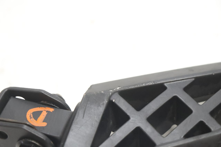 photo de ACHTERSTE RECHTER VOETSTEUN PEUGEOT KISBEE 4T 50 (2018 - 2022) - Technische close-up
