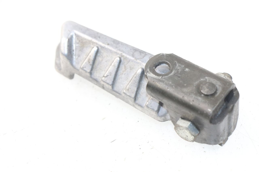 photo de ACHTERSTE RECHTER VOETSTEUN PEUGEOT LUDIX 50 (2008 - 2017) - Detail van het onderdeel