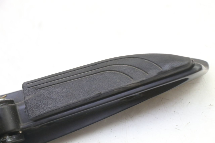 photo de ACHTERSTE RECHTER VOETSTEUN PIAGGIO MP3 HPE 310 (2024 - 2025) - Zoom op gebruiksstaat