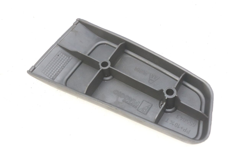 photo de ACHTERSTE RECHTER VOETSTEUN PIAGGIO MP3 LT 300 (2010 - 2016) - Detail van het onderdeel