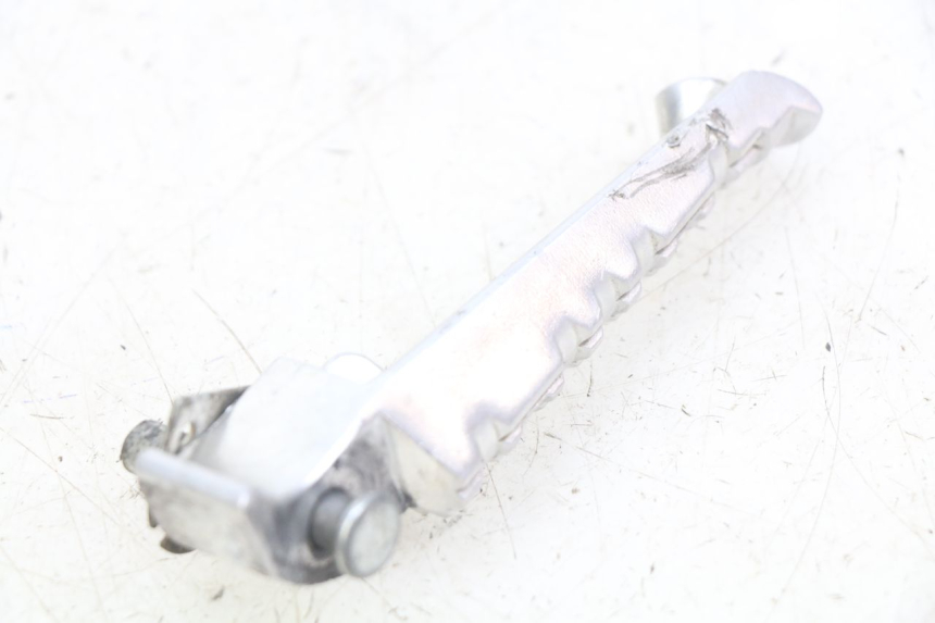 photo de ACHTERSTE RECHTER VOETSTEUN YAMAHA MT ABS 125 (2014 - 2018) - Detail van het onderdeel