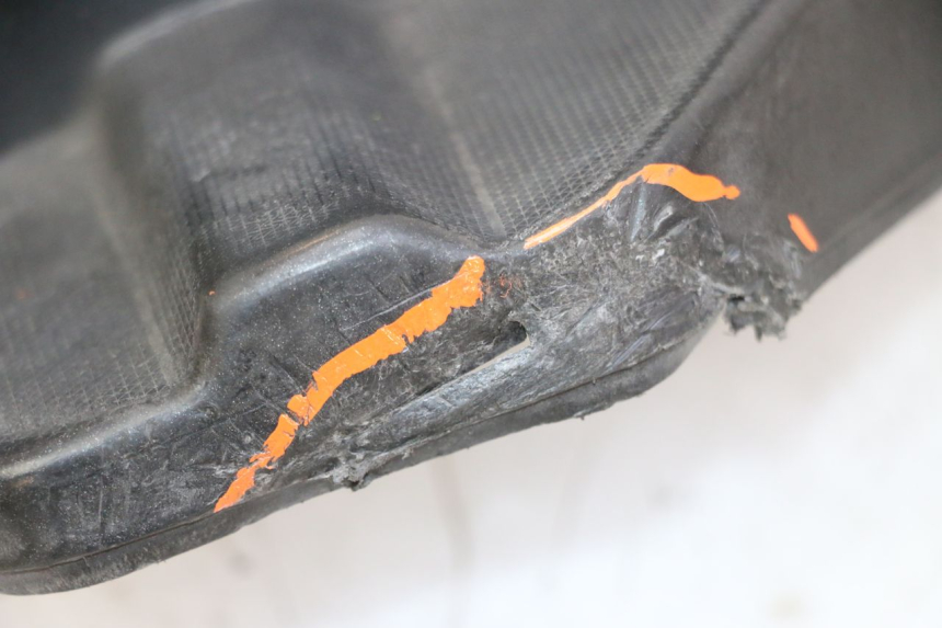 photo de ACHTERSTE RECHTER VOETSTEUN PIAGGIO NEW TYPHOON 50 (2010 - 2017) - Zoom op gebruiksstaat