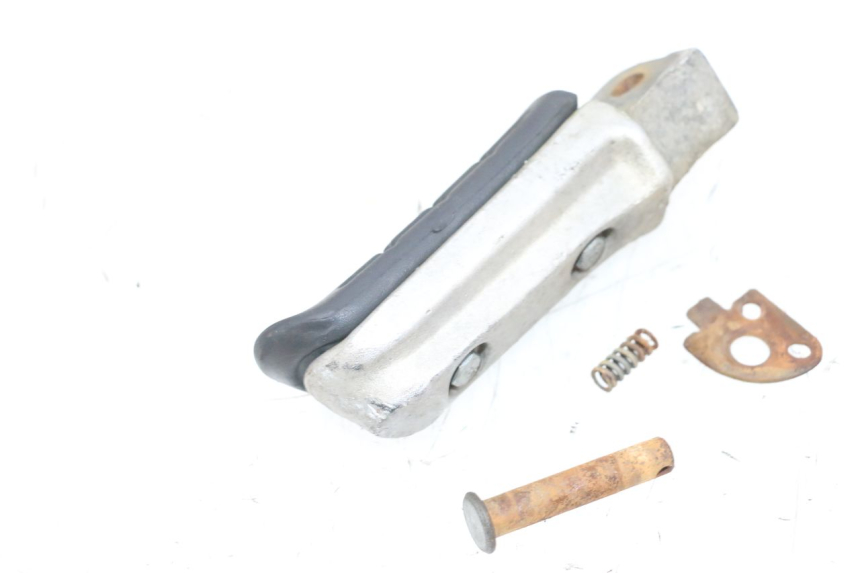 photo de ACHTERSTE RECHTER VOETSTEUN HONDA NSR R 125 (1994 - 2003) - Zoom op gebruiksstaat