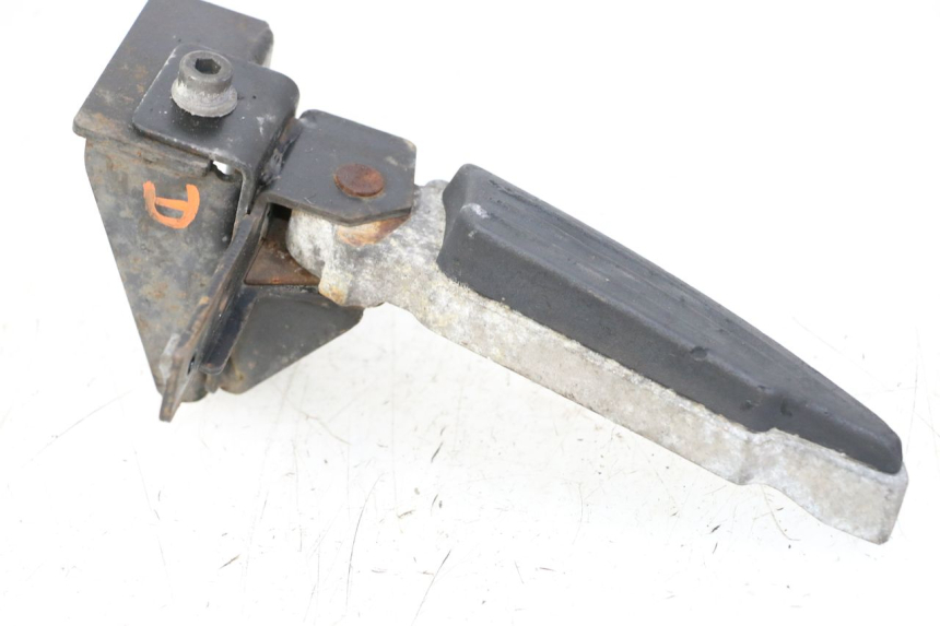 photo de ACHTERSTE RECHTER VOETSTEUN PEUGEOT SATELIS 125 (2013 - 2018) - Detail van het onderdeel