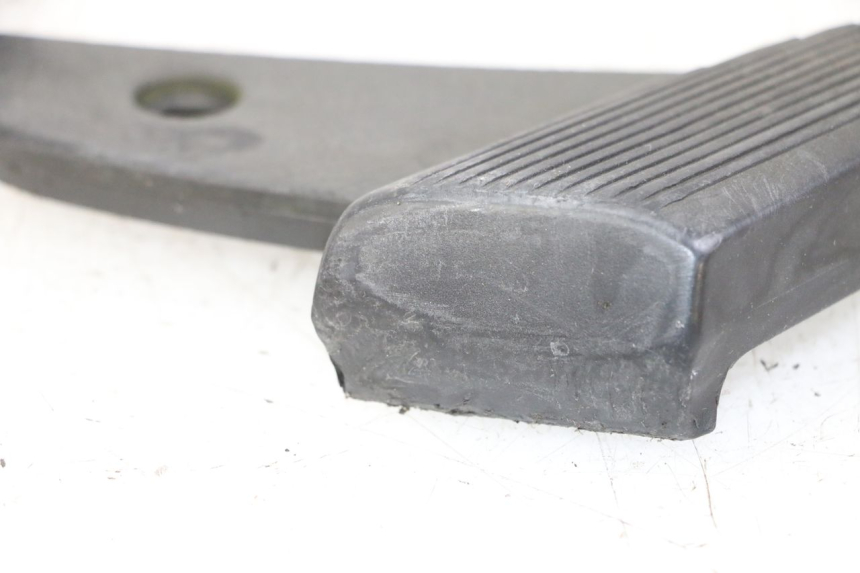 photo de ACHTERSTE RECHTER VOETSTEUN PIAGGIO VESPA LX 150 (2005 - 2013) - Zoom op gebruiksstaat