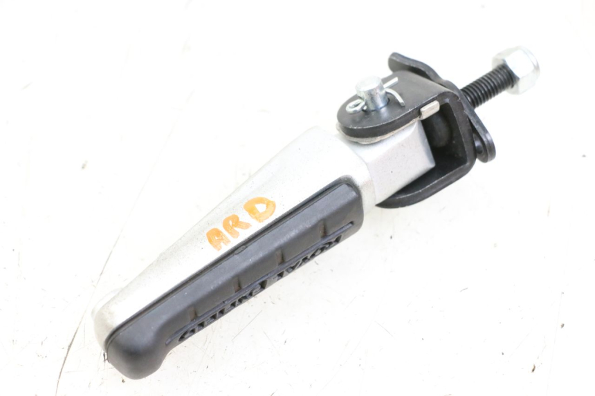 photo de ACHTERSTE RECHTER VOETSTEUN ROYAL ENFIELD CONTINENTAL GT 650 (2019 - 2024) - Technische close-up