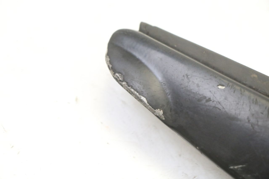 photo de ACHTERSTE RECHTER VOETSTEUN GILERA RUNNER SL 50 (2006 - 2009) - Detail van het onderdeel