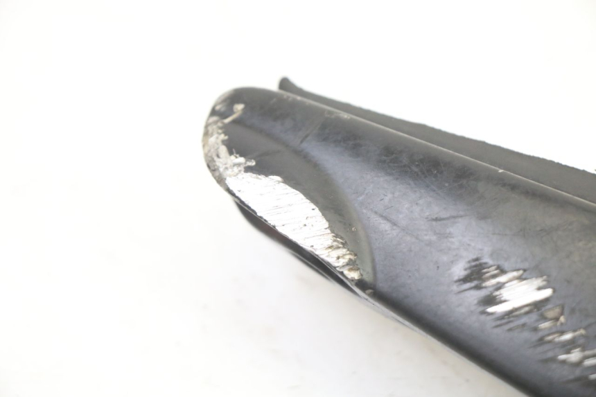 photo de ACHTERSTE RECHTER VOETSTEUN GILERA RUNNER SP 50 (2006 - 2008) - Detail van het onderdeel