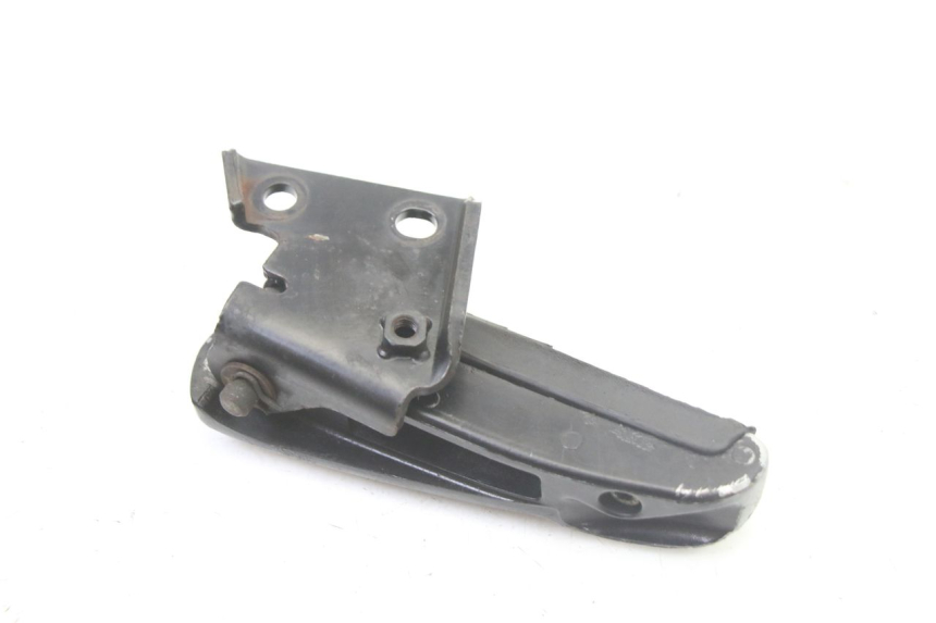 photo de ACHTERSTE RECHTER VOETSTEUN GILERA RUNNER SP 50 (2006 - 2008) - Bevestigingspunten