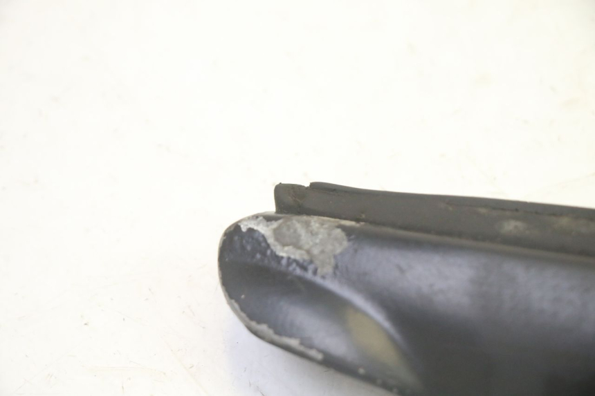 photo de ACHTERSTE RECHTER VOETSTEUN GILERA RUNNER SP 50 (2009 - 2017) - Detail van het onderdeel