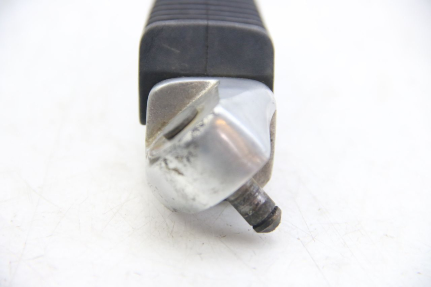 photo de ACHTERSTE RECHTER VOETSTEUN SUZUKI SIXTEEN 125 (2008 - 2010) - Zoom op gebruiksstaat