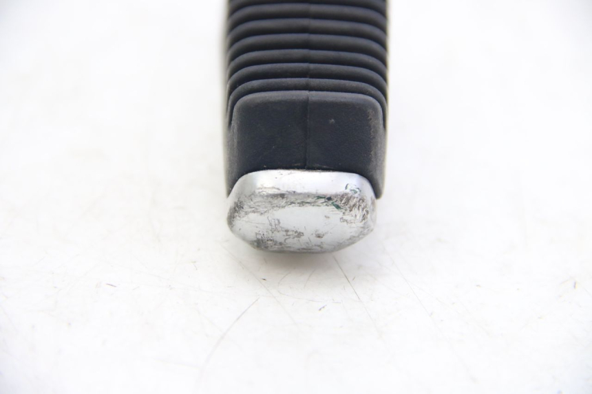 photo de ACHTERSTE RECHTER VOETSTEUN SUZUKI SIXTEEN 125 (2008 - 2010) - Andere kijkhoek