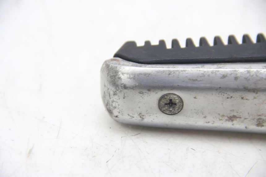 photo de ACHTERSTE RECHTER VOETSTEUN SUZUKI SIXTEEN 125 (2008 - 2010) - Markeringen en referenties