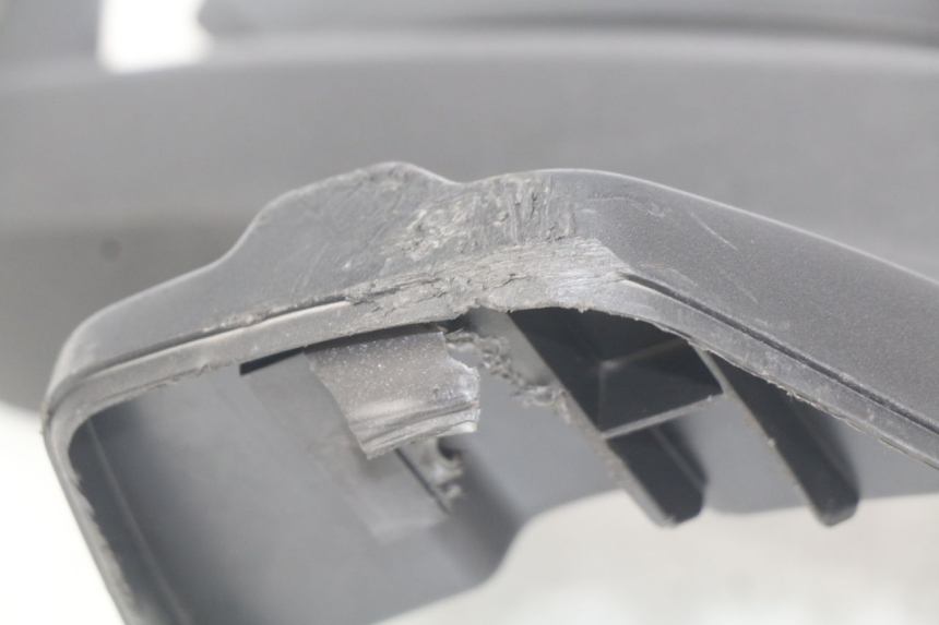 photo de ACHTERRECHTE VOETSTEUN APRILIA SR 2T 50 (2012 - 2017) - Staat van het oppervlak