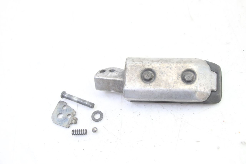 photo de ACHTERSTE RECHTER VOETSTEUN HONDA ST PAN EUROPEAN 1300 (2002 - 2013) - Andere kijkhoek