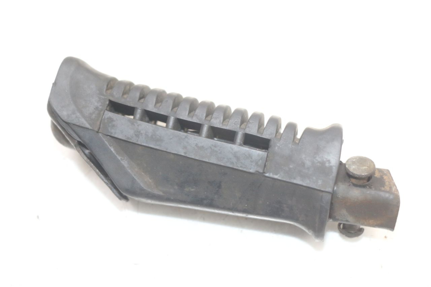 photo de ACHTERSTE RECHTER VOETSTEUN SUZUKI GS F 500 (2004 - 2007) - Hoofdaanzicht