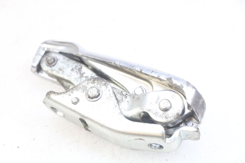 photo de ACHTERSTE RECHTER VOETSTEUN PIAGGIO VESPA GRANTURISMO 125 (2003 - 2007) - Detail van het onderdeel