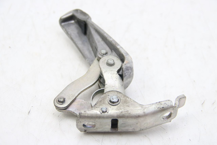 photo de ACHTERSTE RECHTER VOETSTEUN PIAGGIO VESPA GTS SUPER IE 125 (2009 - 2016) - Detail van het onderdeel