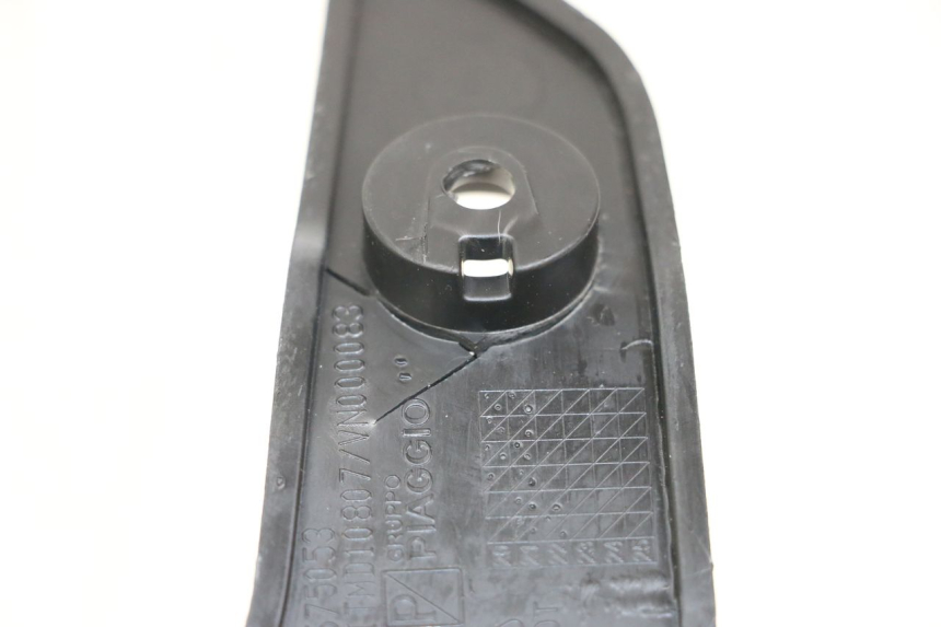 photo de ACHTERSTE RECHTER VOETSTEUN PIAGGIO VESPA PRIMAVERA 4T 50 (2021 - 2024) - Zoom op gebruiksstaat