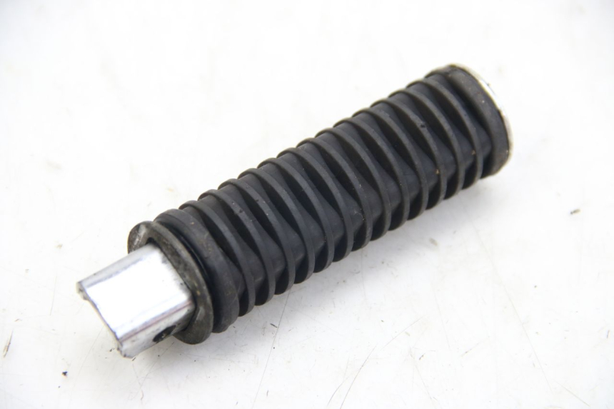 photo de ACHTERSTE RECHTER VOETSTEUN HONDA VT C SHADOW 125 (1999 - 2007) - Detail van het onderdeel