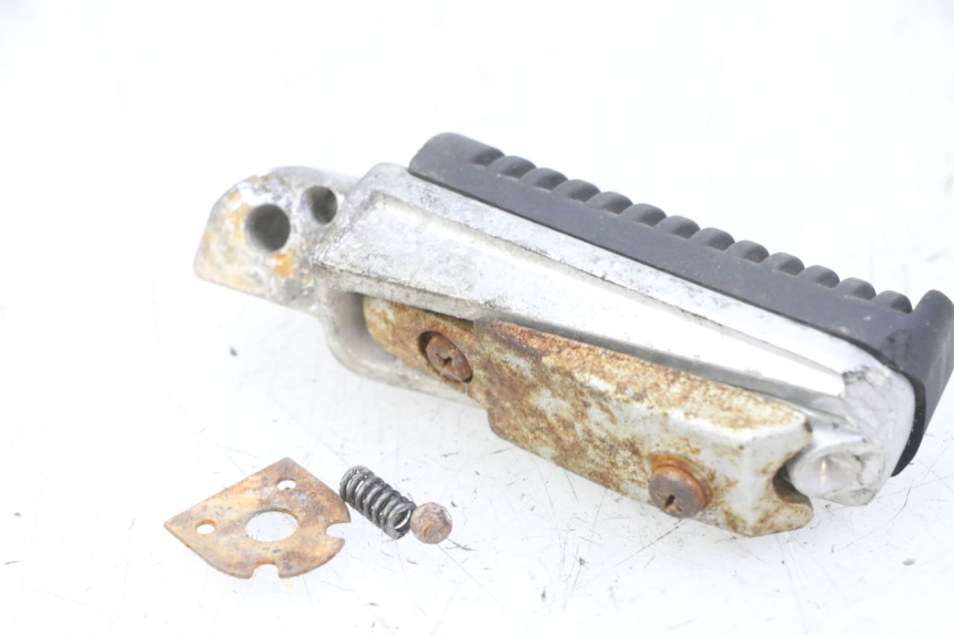 photo de ACHTERSTE RECHTER VOETSTEUN YAMAHA XJ6 ABS 600 (2008 - 2016) - Zoom op gebruiksstaat