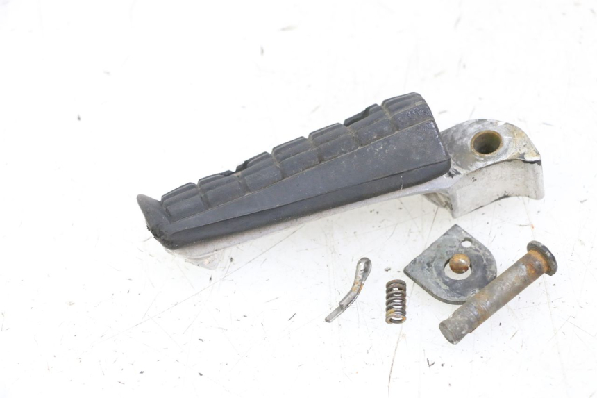 photo de ACHTERSTE RECHTER VOETSTEUN YAMAHA XJN DIVERSION 600 (2000 - 2003) - Zoom op gebruiksstaat