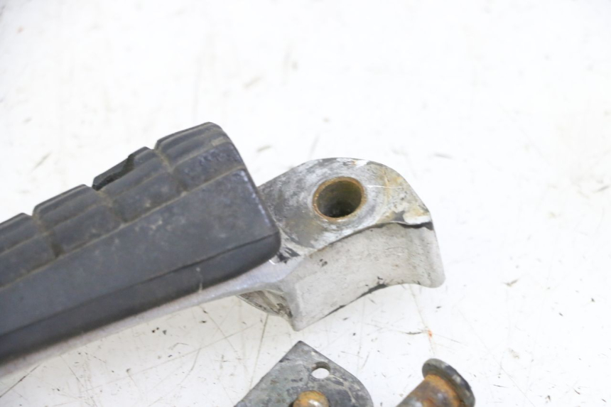 photo de ACHTERSTE RECHTER VOETSTEUN YAMAHA XJN DIVERSION 600 (2000 - 2003) - Andere kijkhoek