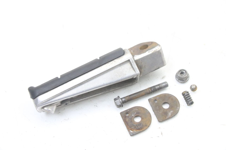 photo de ACHTERSTE RECHTER VOETSTEUN YAMAHA FZS FAZER 600 (2001 - 2003) - Detail van het onderdeel