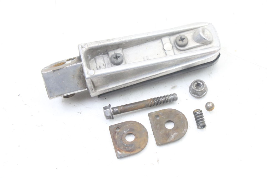 photo de ACHTERSTE RECHTER VOETSTEUN YAMAHA FZS FAZER 600 (2001 - 2003) - Technische close-up