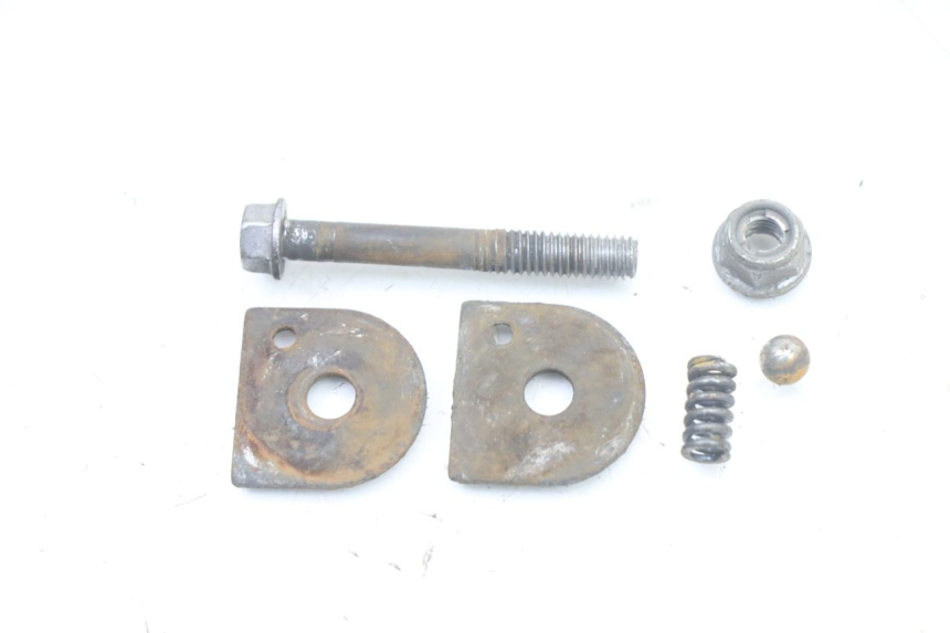 photo de ACHTERSTE RECHTER VOETSTEUN YAMAHA FZS FAZER 600 (2001 - 2003) - Bevestigingspunten