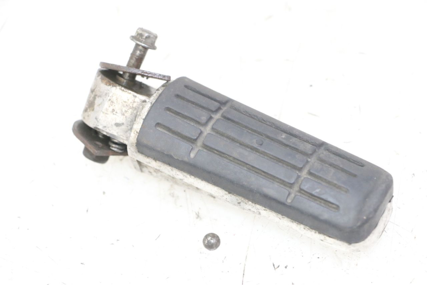 photo de ACHTERSTE RECHTER VOETSTEUN YAMAHA FZS FAZER 600 (2001 - 2003) - Technische close-up