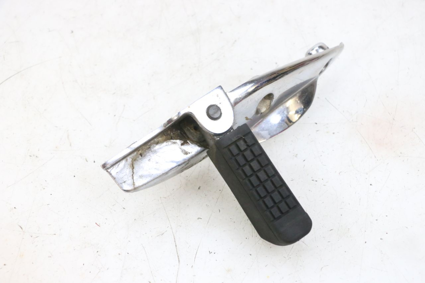 photo de ACHTERRECHTE VOETSTEUN KYMCO ZING 125 (1997 - 2003) - Detail van het onderdeel