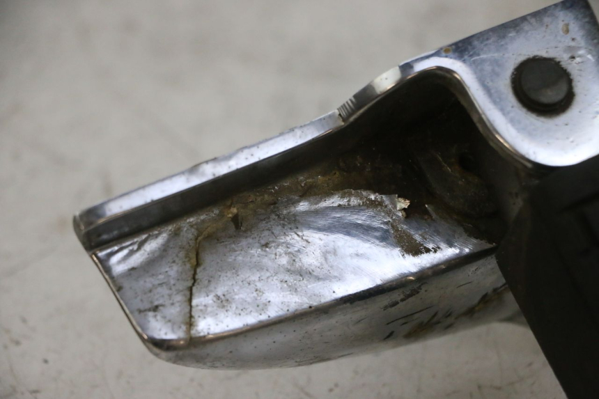 photo de ACHTERRECHTE VOETSTEUN KYMCO ZING 125 (1997 - 2003) - Kenmerkende details