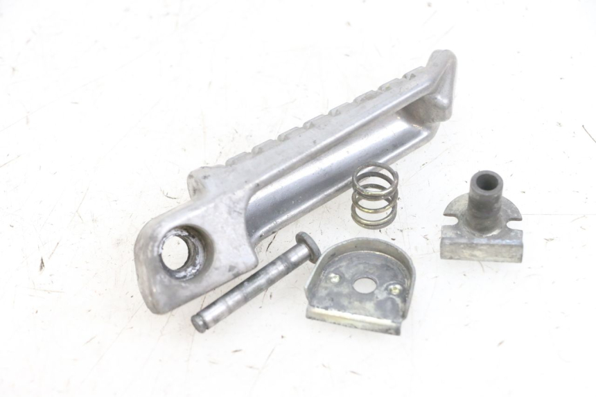 photo de ACHTERSTE RECHTER VOETSTEUN KAWASAKI ZR 7 750 (1999 - 2004) - Zoom op gebruiksstaat