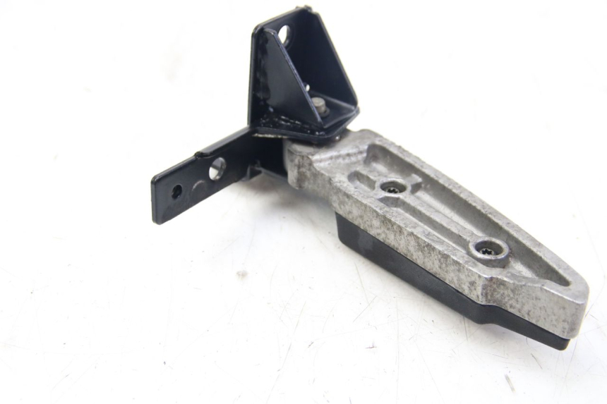 photo de ACHTERSTE LINKER VOETSTEUN PEUGEOT CITYSTAR AIR 125 (2014 - 2017) - Detail van het onderdeel