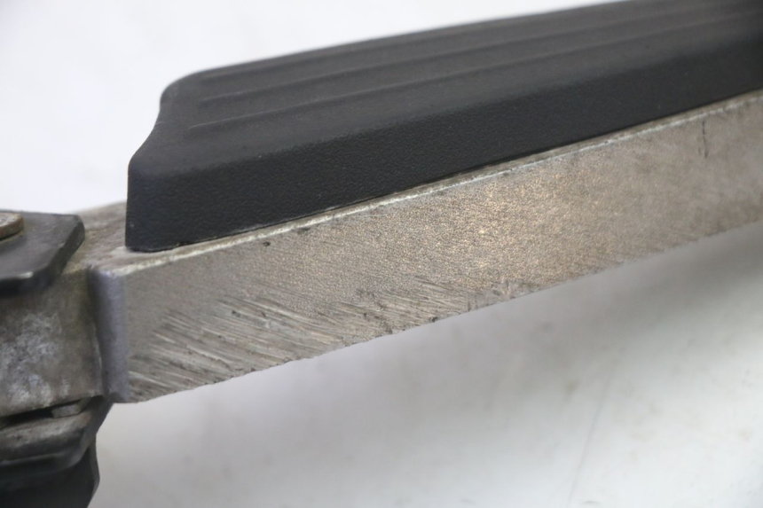 photo de ACHTERSTE LINKER VOETSTEUN PEUGEOT CITYSTAR 50 (2013 - 2017) - Detail van het onderdeel