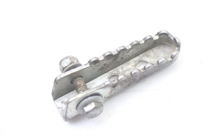 photo de ACHTERSTE LINKER VOETSTEUN DERBI SENDA SM DRD X-TREME 50 (2011 - 2017) - Zoom op gebruiksstaat