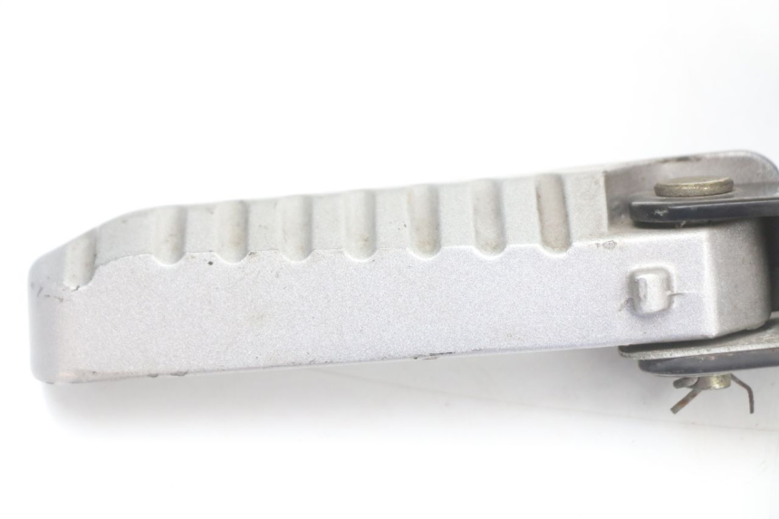 photo de ACHTERSTE LINKER VOETSTEUN LONGJIA EASY MAX 125 (2020 - 2024) - Bevestigingspunten