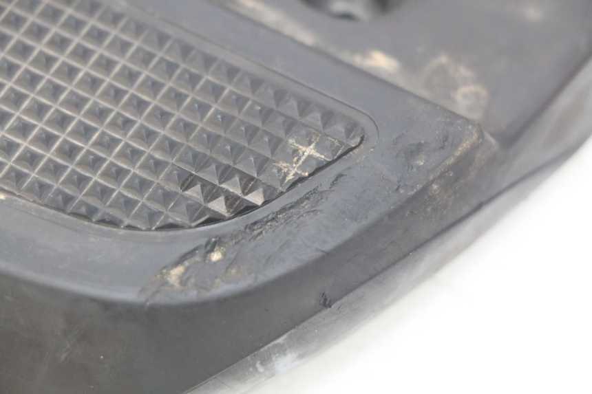 photo de ACHTERSTE LINKER VOETSTEUN HONDA FES PANTHEON 2T 125 (1998 - 2002) - Detail van het onderdeel