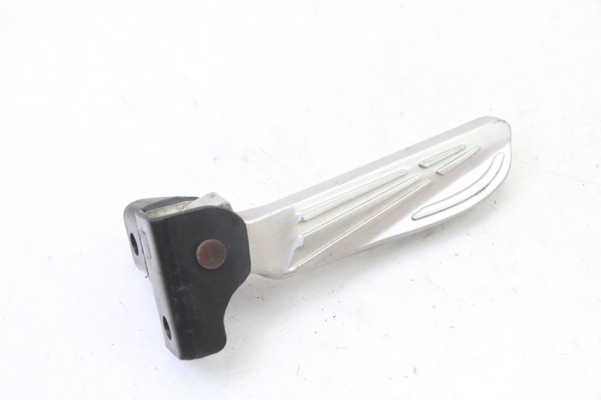 photo de ACHTERSTE LINKER VOETSTEUN SYM FIDDLE 3 III 125 (2014 - 2020) - Detail van het onderdeel