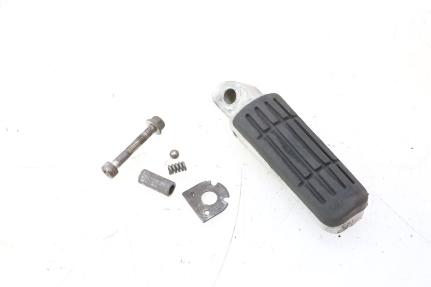 photo de LINKER ACHTERSTE VOETSTEUN YAMAHA FJR 1300 (2001 - 2005) - Detail van het onderdeel