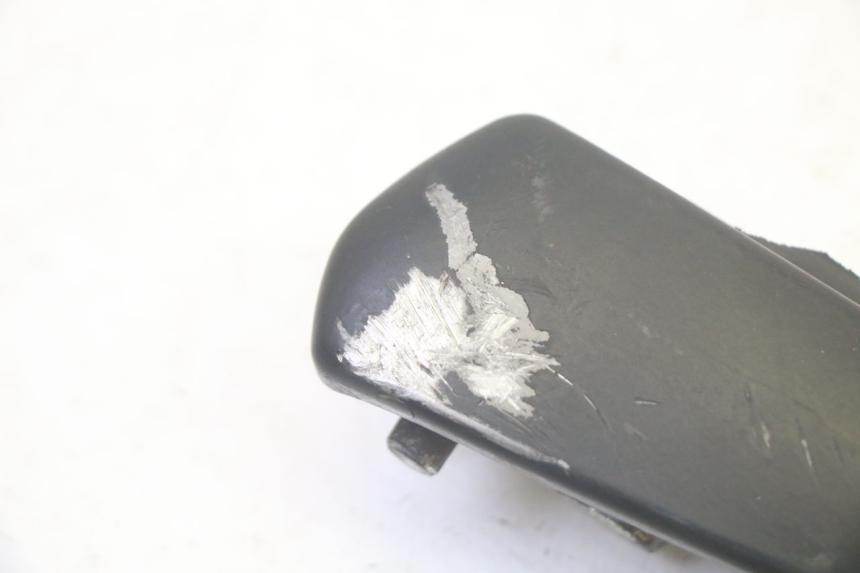 photo de ACHTERSTE LINKER VOETSTEUN PIAGGIO FLY 4T 50 (2013 - 2017) - Detail van het onderdeel