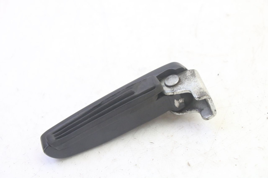 photo de ACHTERSTE LINKER VOETSTEUN PIAGGIO FLY 4T 50 (2013 - 2017) - Bevestigingspunten