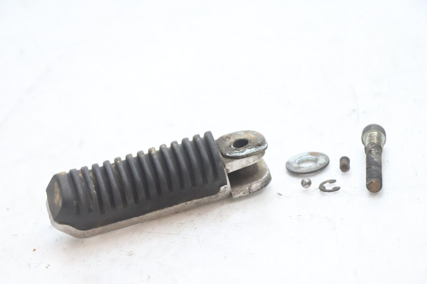 photo de LINKER ACHTERSTE VOETSTEUN SUZUKI GSF N BANDIT 1200 (2001 - 2005) - Hoofdaanzicht