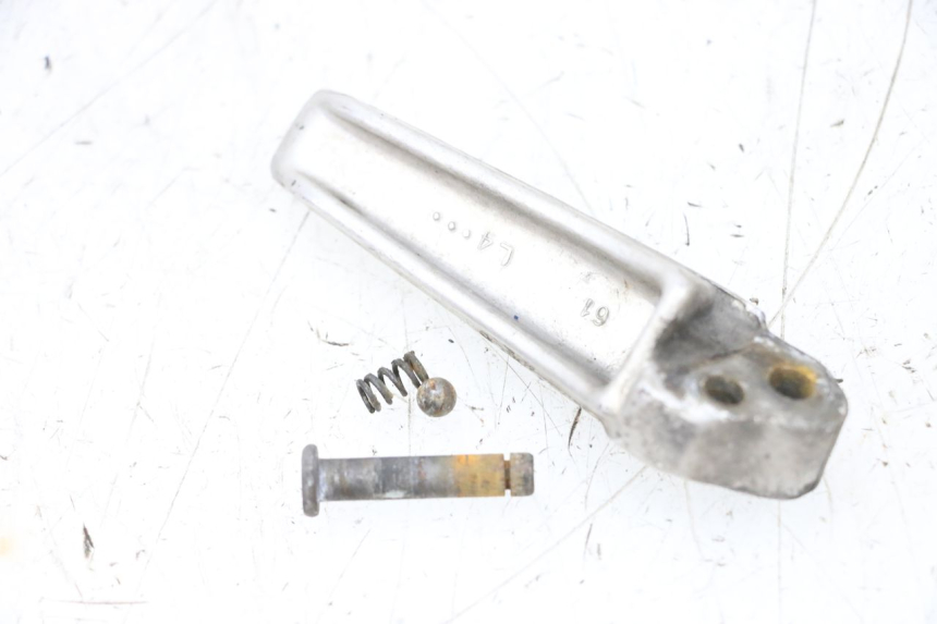 photo de ACHTERSTE LINKER VOETSTEUN SUZUKI GSXR GSX-R 1000 (2003 - 2004) - Detail van het onderdeel