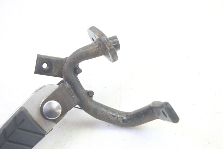 photo de ACHTERSTE LINKER VOETSTEUN SYM GTS EVO 125 (2009 - 2013) - Zoom op gebruiksstaat