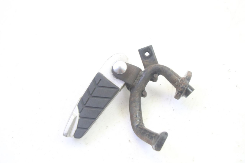 photo de ACHTERSTE LINKER VOETSTEUN SYM GTS EVO 125 (2009 - 2013) - Andere kijkhoek