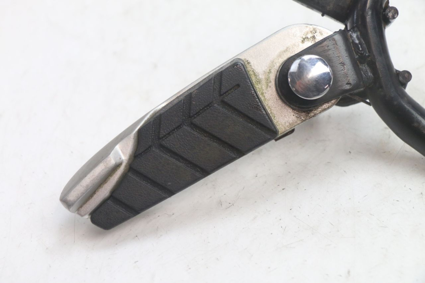 photo de ACHTERSTE LINKER VOETSTEUN SYM GTS EVO 125 (2009 - 2013) - Detail van het onderdeel